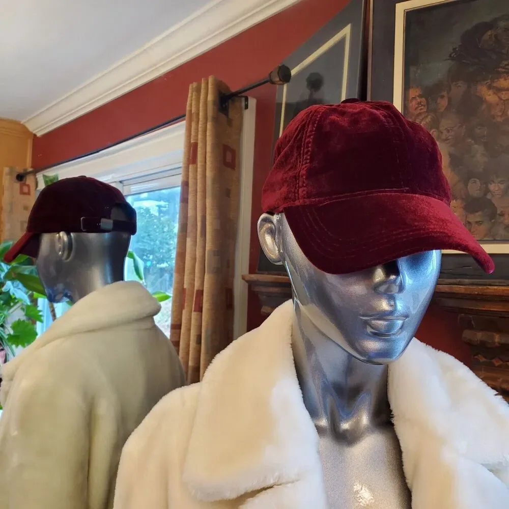GAP Velvet Baseball Cap Women Sz S/M‎ 58cm Red Delicious Adjustable Strap Unisex